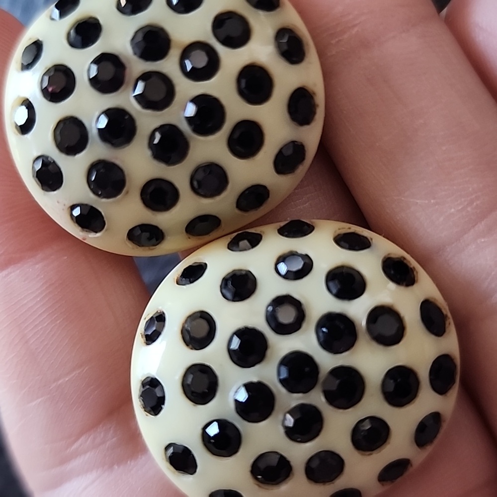VTG WEISS Black and Cream Polka Dot Clip Earrings - Picture 4 of 9